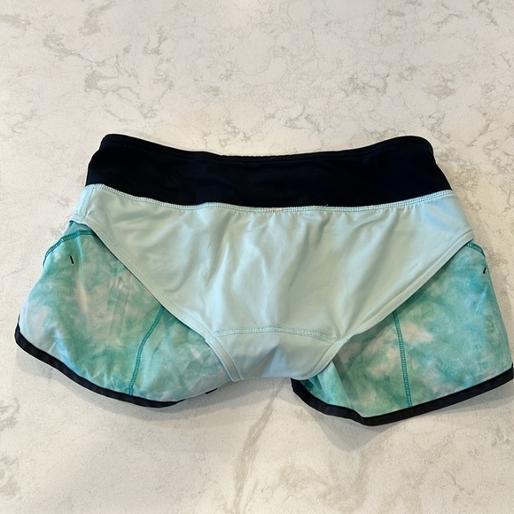 Lululemon Tracker Short II Turquoise Tie Dye Athletic Shorts Women’s Size 4 - Picture 7 of 16